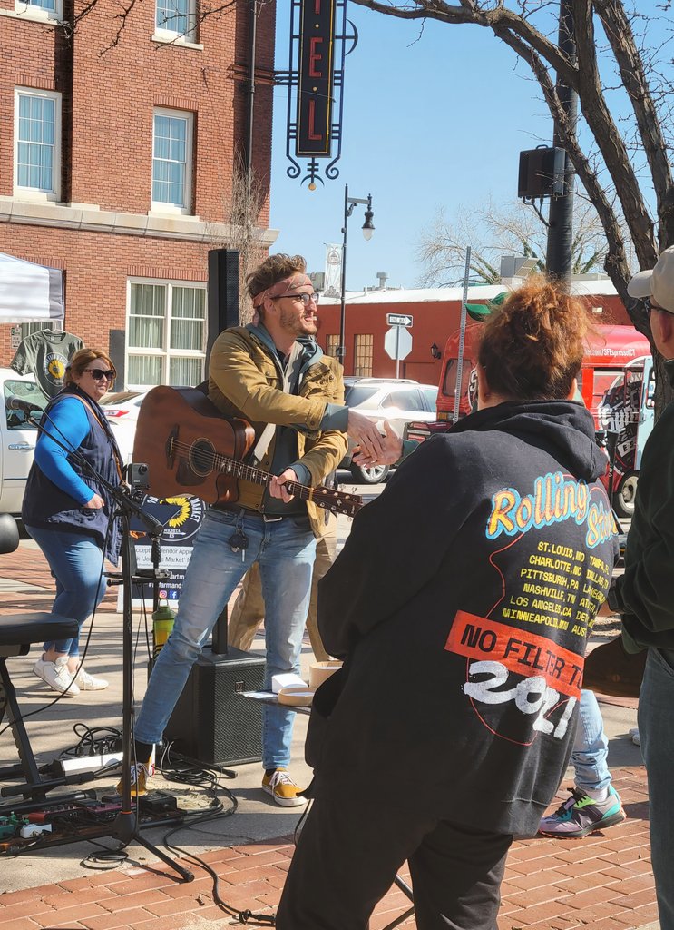 AngieKansas's tweet photo. @MaeveAshbrook @KAKEnews So many people and dogs!! Glad to have it back. ππ»
#otfmwichita #IloveWichita #ictfarmandart https://t.co/IVeCyT1fyF