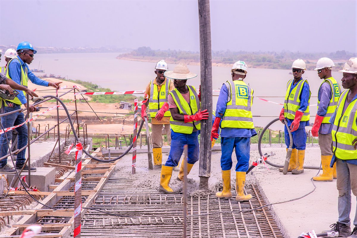 Earlier today, the last concrete filling on the 5km stretch of the 2nd Niger Bridge was done. This puts the overall project at 84% complete and the bridge at 93% completion. The <a href="/nsia_nigeria/">NSIA</a> assures that further works will be done in the next few weeks <a href="/toluogunlesi/">Tolu Ogunlesi</a> @nigeriagov