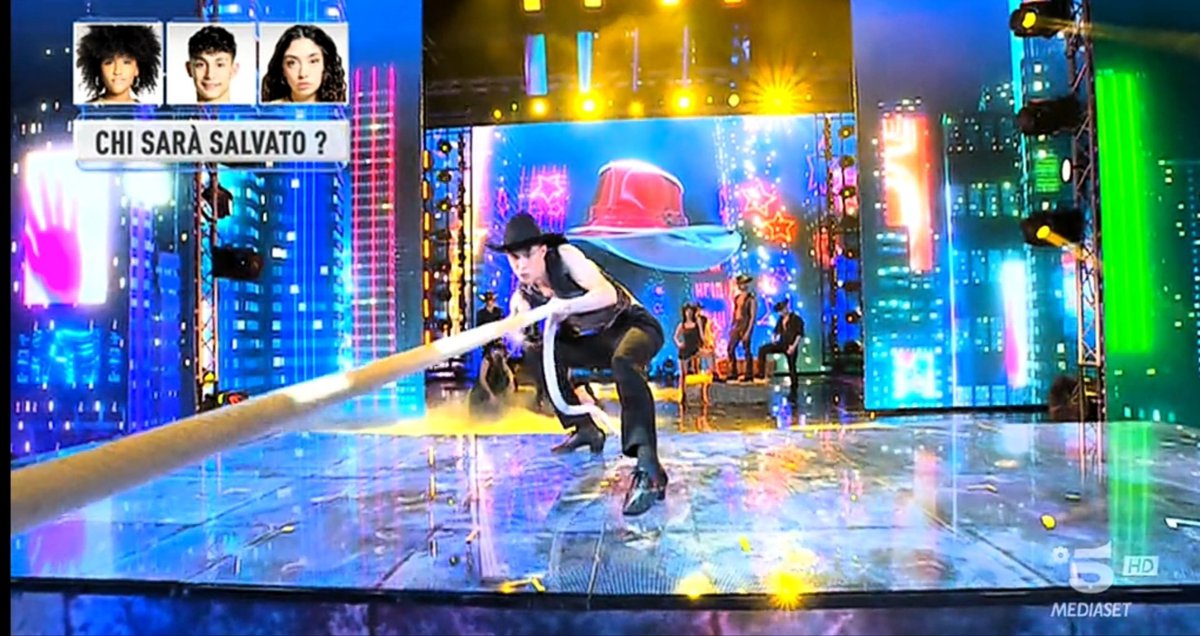 FantaAmici's tweet photo. L'IMPOTTANDE... È ARRIVARE AL PUBBBBBLICO. LO SPETTACOLO.
LA SPAVALDERIA IS IMPORTANT.

Non respiriamo più davvero CHE ICONA #amici21 #fantaamici https://t.co/KdwugZSkTT