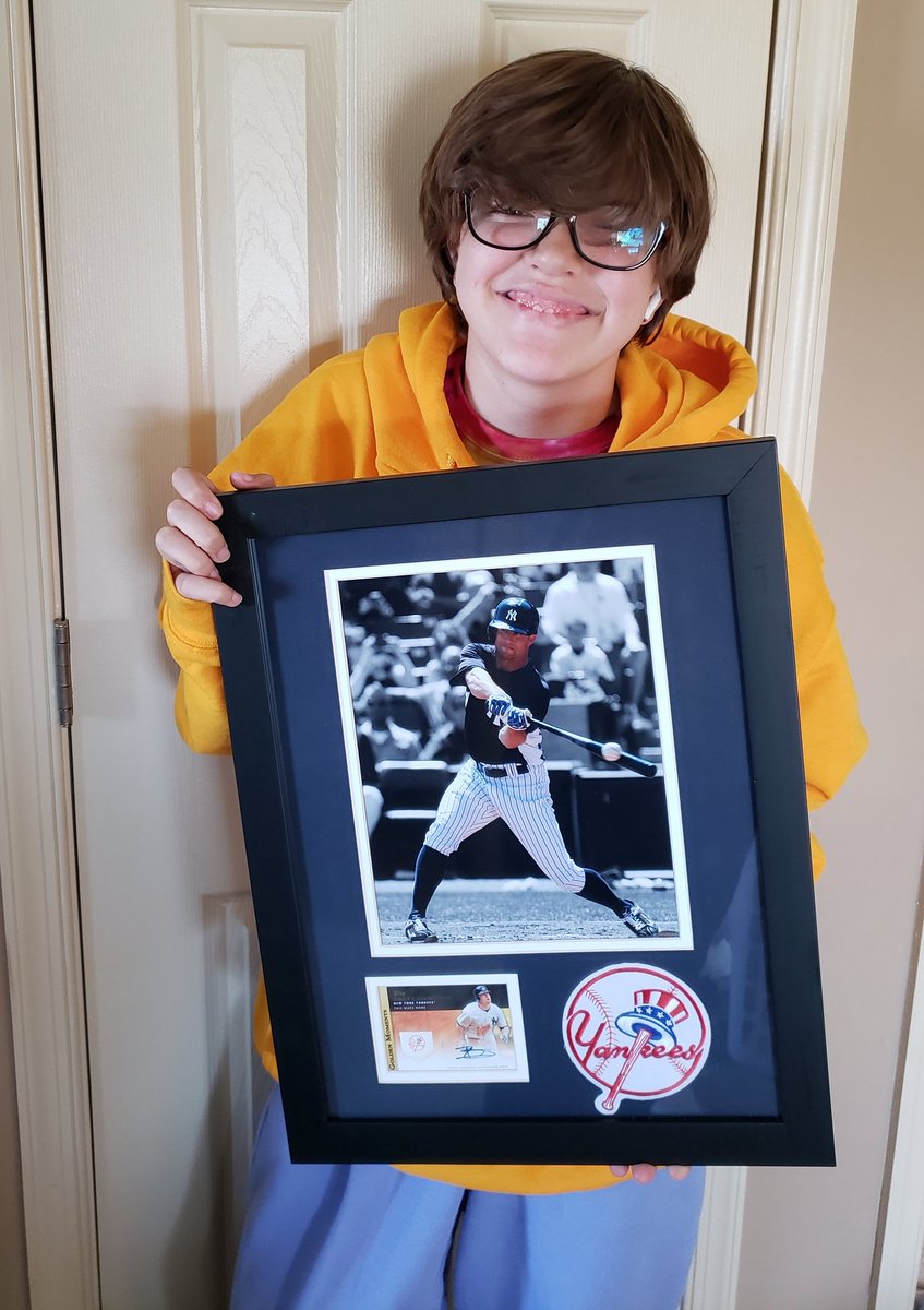kartelcards's tweet photo. Zoe & I went #GardyHunting at the Dulles card show in Chantilly - we only found 2 cards (she has both already π), but found this AMAZING framed piece! She HAD to have it! π€ https://t.co/816hSH266S