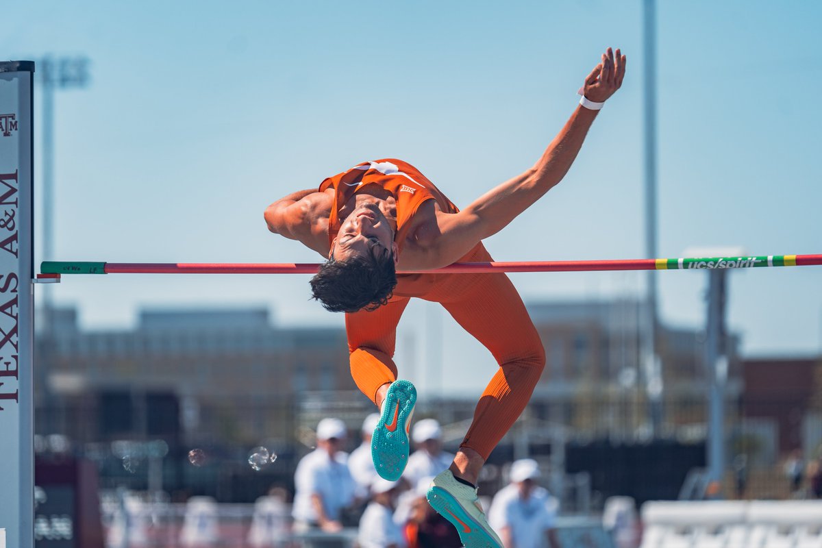 TexasTFXC's tweet photo. M. High Jump 🤘 | 3 pts 

3. @samhurley - 2.10m (6-10.75) 
4. @TheRileyForeman - PB 2.10m (6-10.75) https://t.co/sRxjY2zqVf