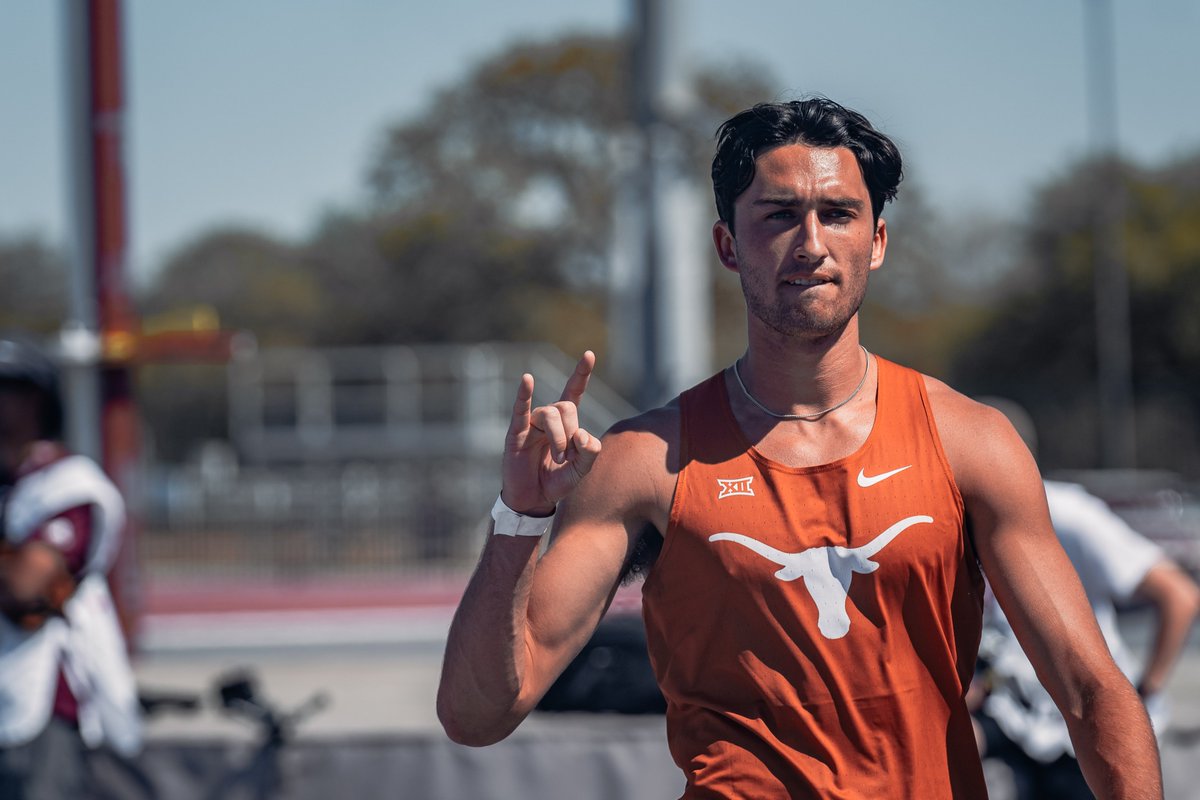 TexasTFXC's tweet photo. M. High Jump 🤘 | 3 pts 

3. @samhurley - 2.10m (6-10.75) 
4. @TheRileyForeman - PB 2.10m (6-10.75) https://t.co/sRxjY2zqVf
