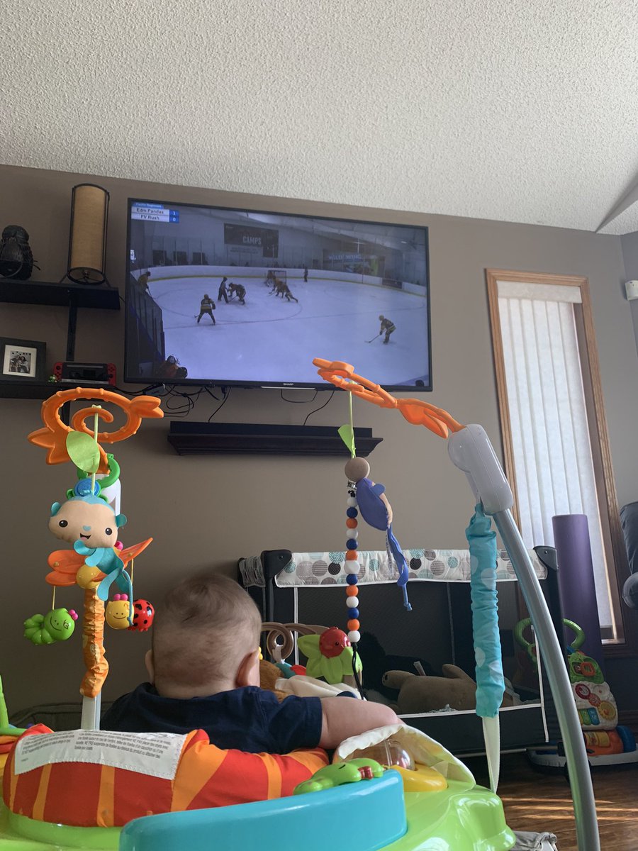_ksugi's tweet photo. Cheering on @EdmPandasAAA in the Pacific Championships! Rooting for you ladies! 🐼 #pandapride #roadtoessocup https://t.co/5pYSqKtX7E