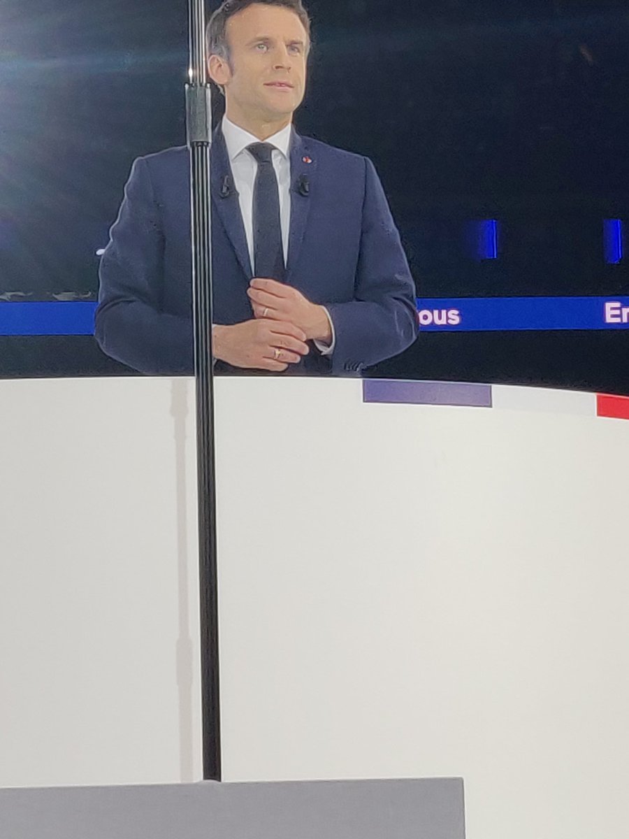 Bai_Achidi's tweet photo. Les #HautsdeSeine mobilisés ce samedi aux côtés de milliers de Françaises et de Français à #ParisDefenseArena pour le meeting du candidat @EmmanuelMacron : vision, projet et ambition pour notre pays ! 💪🇨🇵 #avecvous #5ansdeplus https://t.co/Z2aunKGvJX