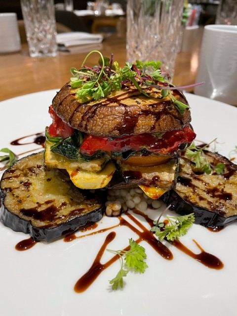 We love offering unique and delicious Vegan options for our guests such as our PORTOBELLO STACK made with tomatoes, peppers, spinach, pesto! #lunchtime #dineSTL #vegan