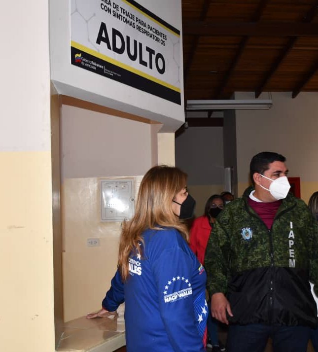mineducacion_ve's tweet photo. #EnFotos | Cumpliendo con las políticas de protección del Pdte. @NicolasMaduro, la Min. @_LaAvanzadora junto al Gob. @JEHYSONGUZMAN visitaron e inspeccionaron los espacios de la que será próximamente la nueva sede del @ipasmemerida. #EmprenderJuntos https://t.co/0hBT6r3V6N