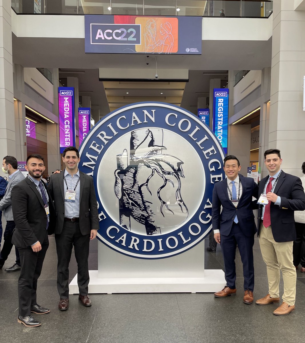 Made it to #ACC22 and met with my IM wards senior Jon Gordon and his fellow UTSW co-residents. Small world! <a href="/UTSWInternalMed/">UT Southwestern Internal Medicine</a> @DinoKazi @dhjutsw1 <a href="/ACCinTouch/">American College of Cardiology</a>