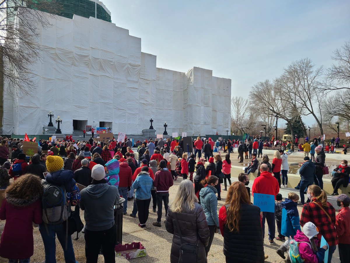 ashnetik's tweet photo. Went to my first protest today. Our students deserve better! #DitchTheDraft https://t.co/WhNlTfG7d1