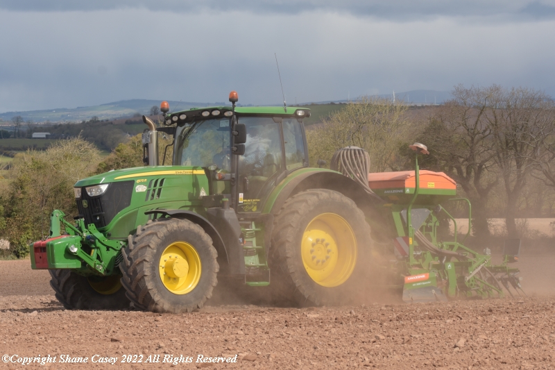 sgcaseyck25's tweet photo. #SpringTillage2022 Plenty of dust rising near home today. More Spring Barley being sowed in near ideal conditions. 
@Farmhandltd @Amazone @JohnDeere https://t.co/HKV4WOpeCE