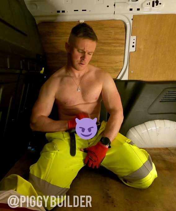 Trapped in the back of the van.. however will I keep myself entertained..? 😉 Vid 👇 https://t.co/g5CNc5C4KS<a href="/tag/horny"class="tags"><span>#horny</span></a>