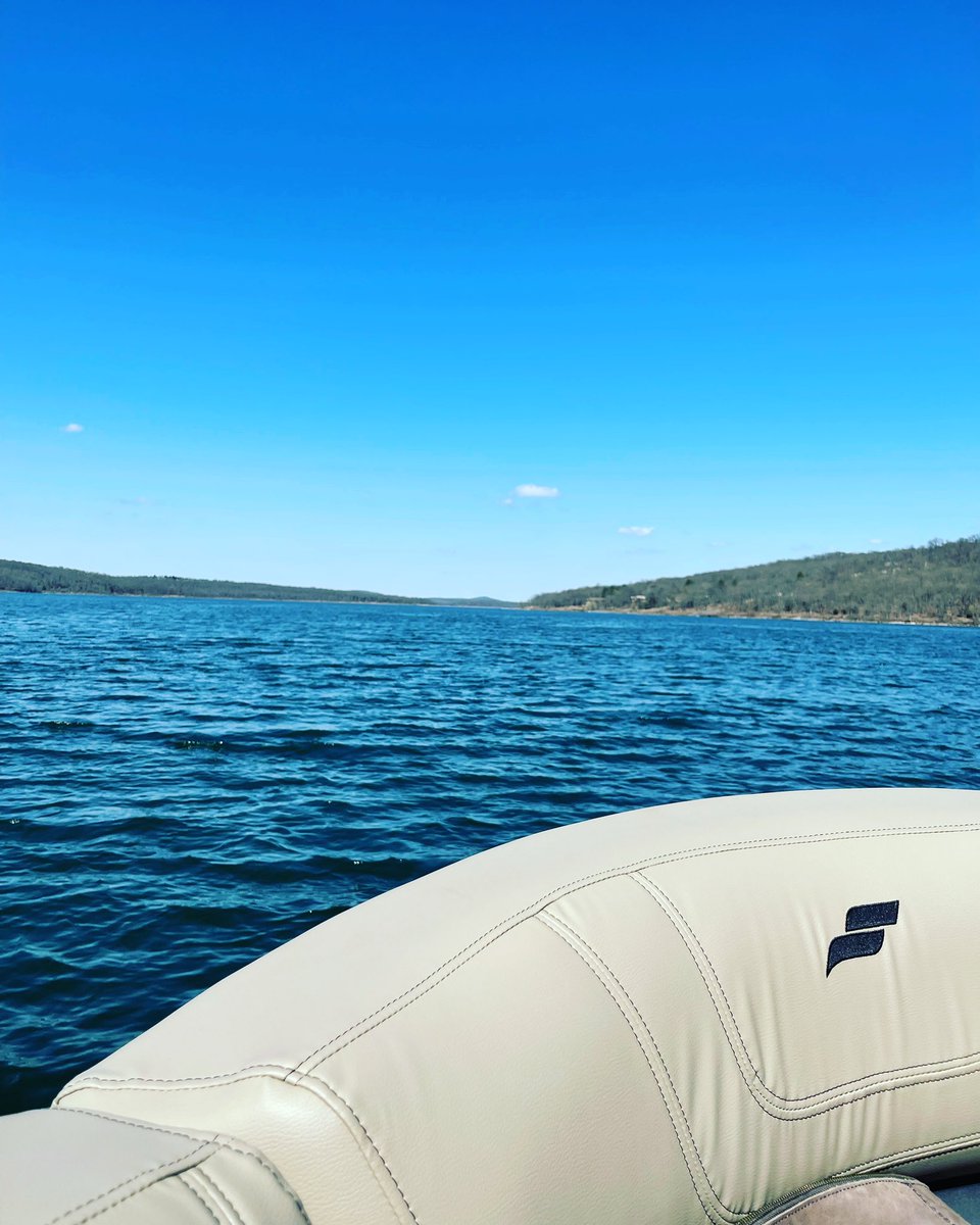Sometimes you just need to slip away and enjoy the moment … #lake #tenkiller #hurrysummer #pontoon #lakelife