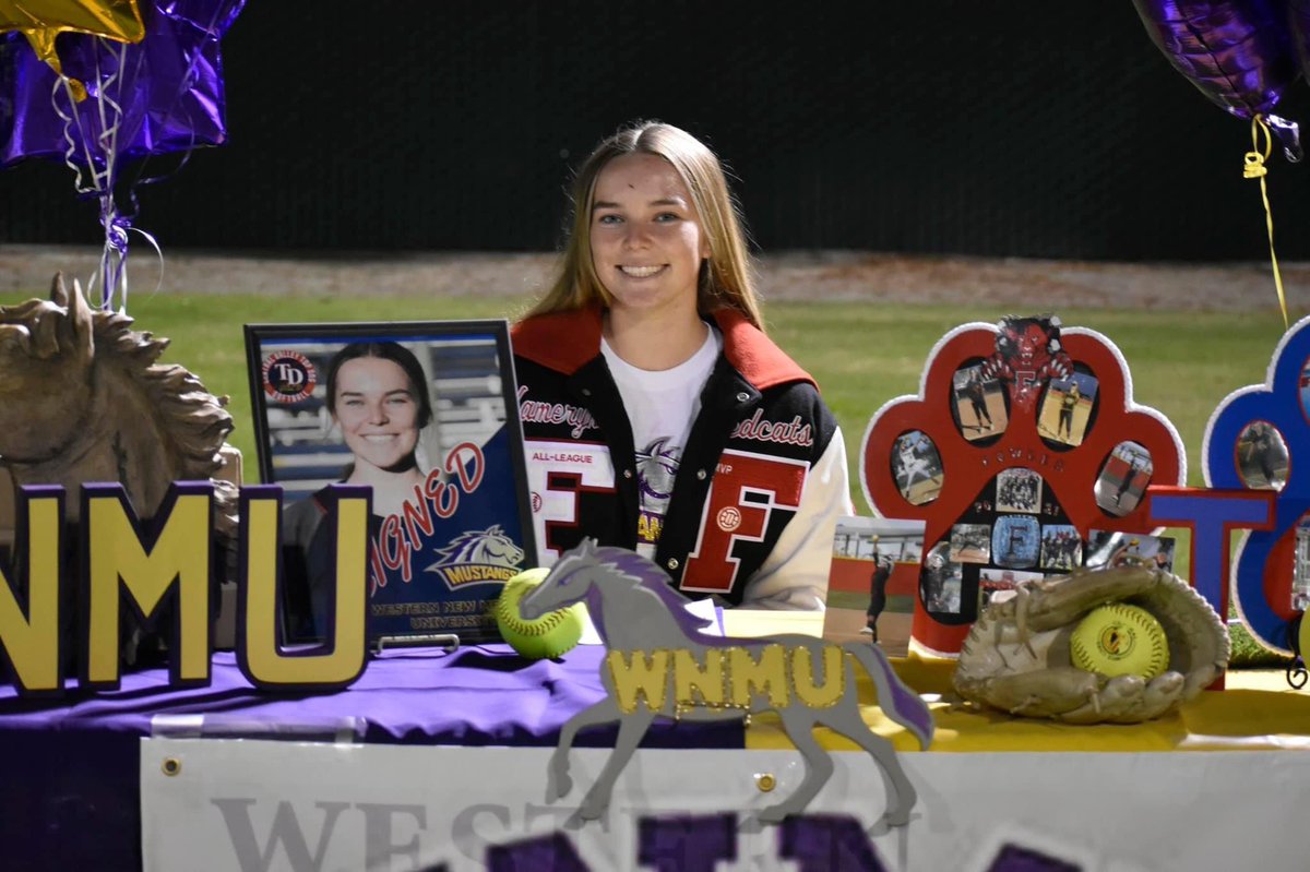 18GTopDogSB's tweet photo. Next up is 2022 RHP/UTL Kamerynn Cordova - Western New Mexico University💜💛 @KamerynnC @wnmu_sb @CoachHickmana https://t.co/eR6bdD9yNt