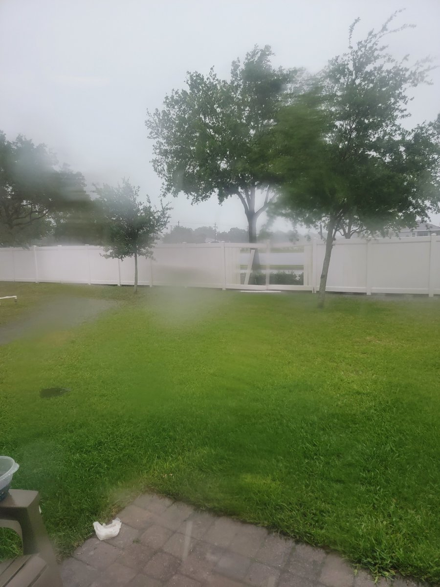 HomeSalesPro12's tweet photo. @gpallone13 @MyNews13 @MyNews13Weather @NWSMelbourne some storm damage here in West Melbourne https://t.co/anFAjyRK8M