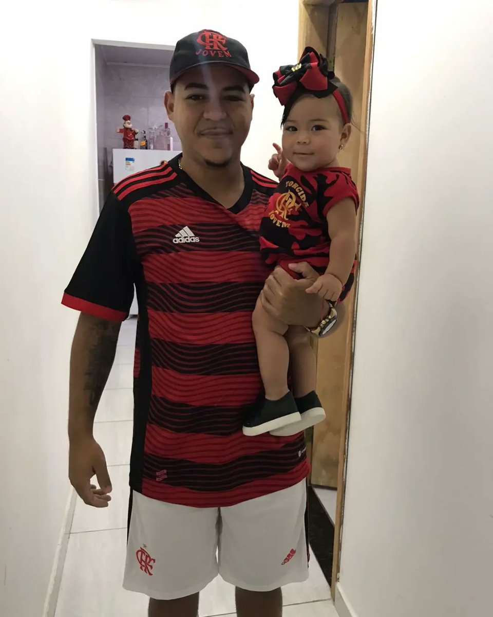 omayck17's tweet photo. Acima de tudo rubro negro 
Amor maior não tem igual 
Eu juro que no pior momento 
Vou te apoiar até o final 🎶❤🖤❤🖤

#VamosFlamengo https://t.co/cjp08eoX6h