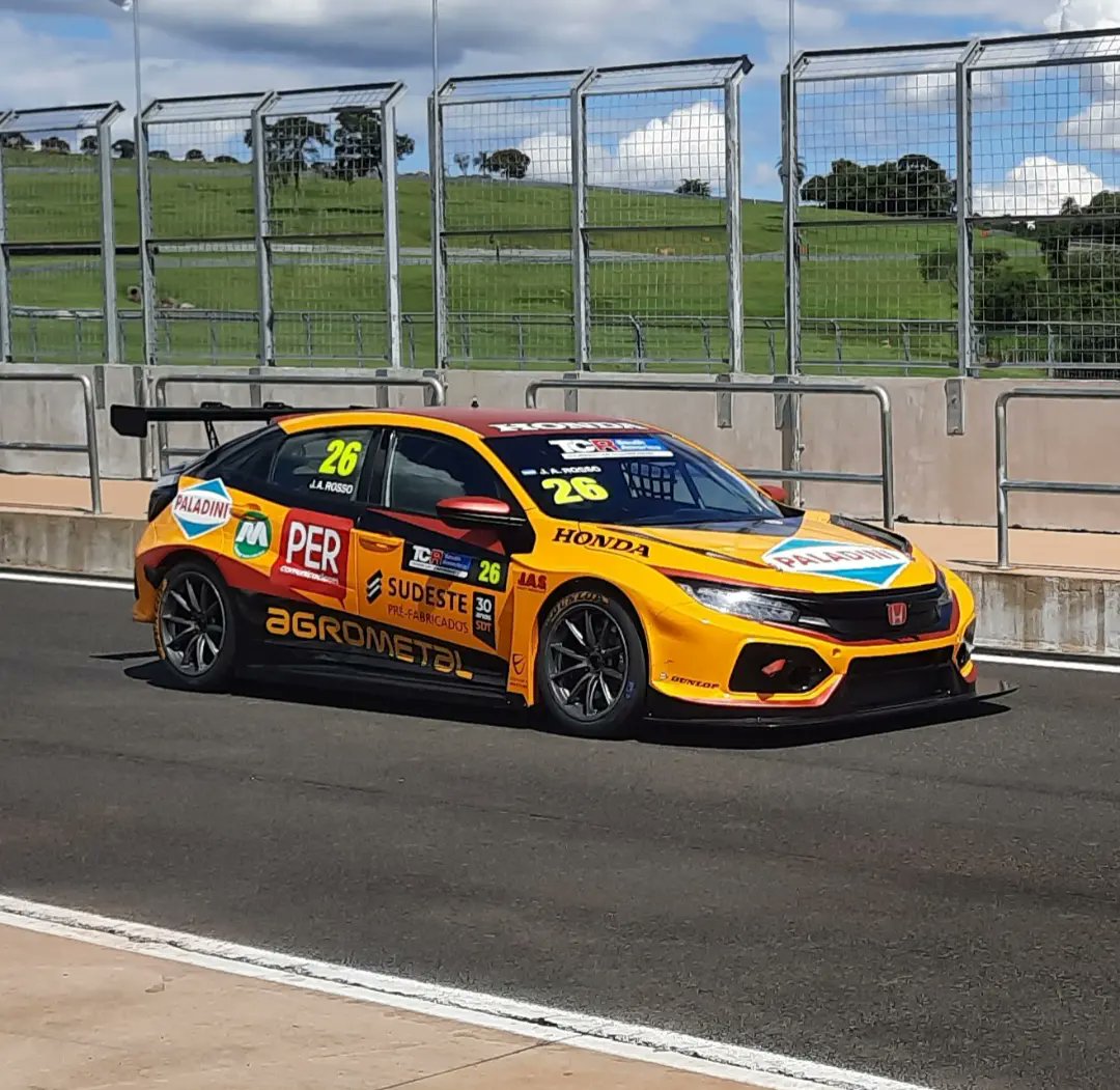Campeonesnet's tweet photo. Terminó la clasificación de @tcrsouthamerica en #velocitta #Brasil
Pole: #RaphaelReis
Los argentinos: 2do #ColoRosso 4to @FabricioPezzini 6to @manuelsapag 8vo #PabloOtero y 9no #FrancoFarina
Mañana 9-10 y 11-10 las carreras. Segui los detalles con nuestro enviado @pabloculela https://t.co/8SYZGmYO8x