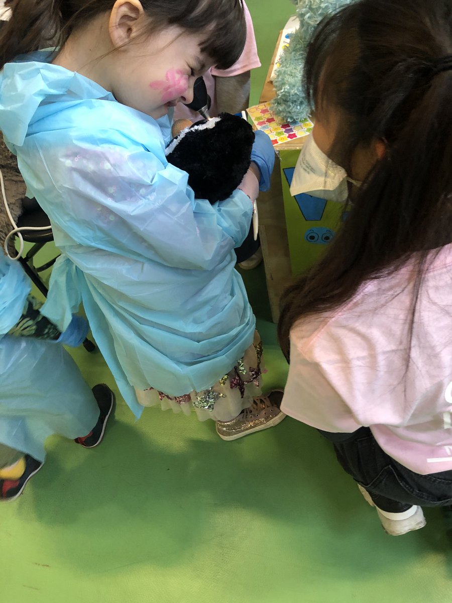 cwilkinsongp's tweet photo. Well done to@TCDPaeds for putting together such a well organised, hugely fun and interactive day. We (and our teddies of course) had a beary great time! #TeddyBearHospital #BUMBLEance https://t.co/htU35nUtE8