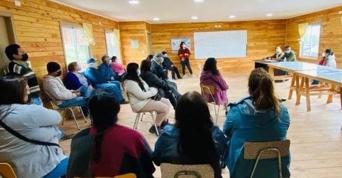 adeurresti's tweet photo. Hoy en la localidad de Cun Cun #Futrono en reuniones de Agua Potable Rural junto al Delegado Presidencial Provincia #Ranco, Alejandro Reyes, y vecinas y vecinos del sector. Seguimos avanzando en APR en toda la región💦
#aguapotablerural #aguadetodos #futrono #cuncun #LosRios https://t.co/uOufJ2bEcE