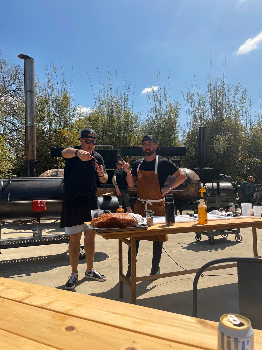 UncleDibbz's tweet photo. Shoulder + Brisket 101 w. #truthbbq + @LilliesQChicago π https://t.co/lXmSLyT8Ag