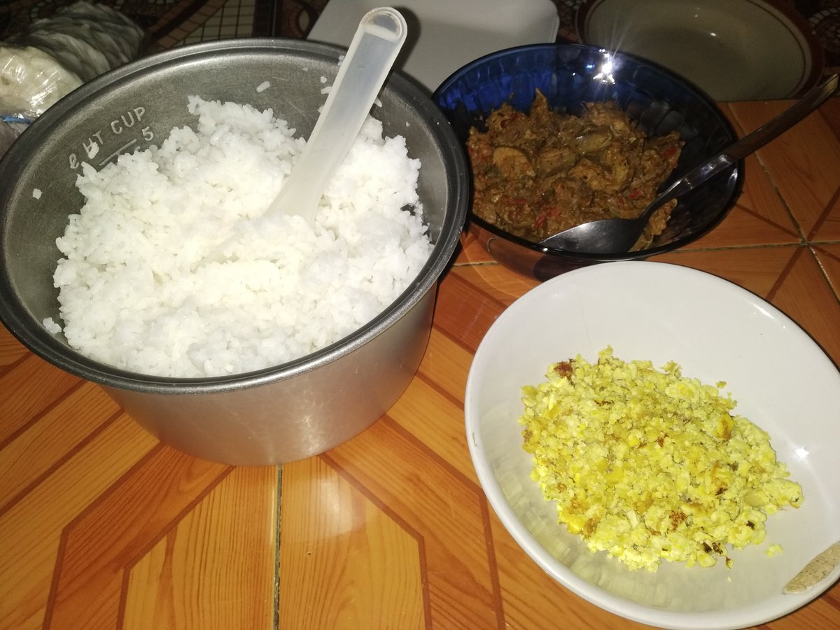 Resarestuillahi's tweet photo. Hari pertama sahur masih excited banget dengan status baru😵, dan dengan menu baru buat w yang masih awalan belajar masak 😅 https://t.co/9O33OuklFa