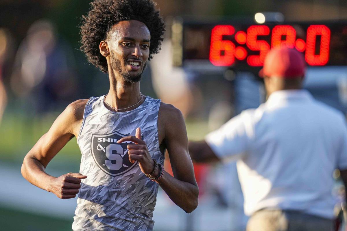 urunicoachchamp's tweet photo. 🚨Nathan SOLOMON 🚨break the school 3200m record earlier this week!!! As he helps the Generals capture their GCPS county title…I smell more records coming in the near future!!! #oneShiloh #cgobcgos @ShilohXC1 https://t.co/QGGW3ERSl9