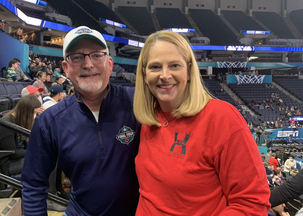 ISU_AL's tweet photo. @BrendaFrese thanks for letting me fan geek at open practice today! #WFinalFour #IowaStateWay https://t.co/cb83JzyUwh