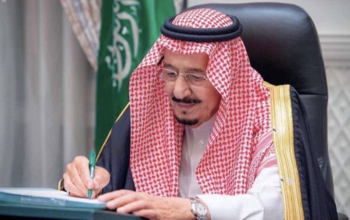 hsxh__'s tweet photo. نبي نسمع امر ملكي ياررررببب ارجوك بابا سلمان كن معنى لا علينا وتخليها عن بعد تكفى  #بابا_سلمان https://t.co/MERfoMpCXZ