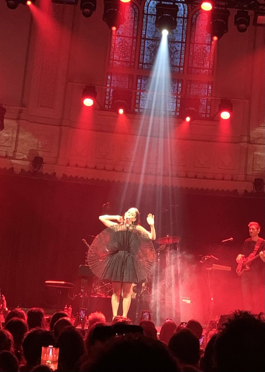 Alsof Paradiso voor haar gebouwd is: <a href="/KarsuDonmez/">Karsu</a> rocks!