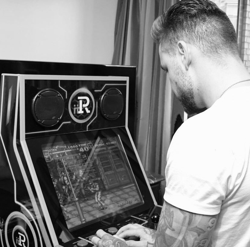 ziamcomfort's tweet photo. Zayn and Liam playing arcade. 🕹❤️‍🔥 https://t.co/Uo7YSo36m7