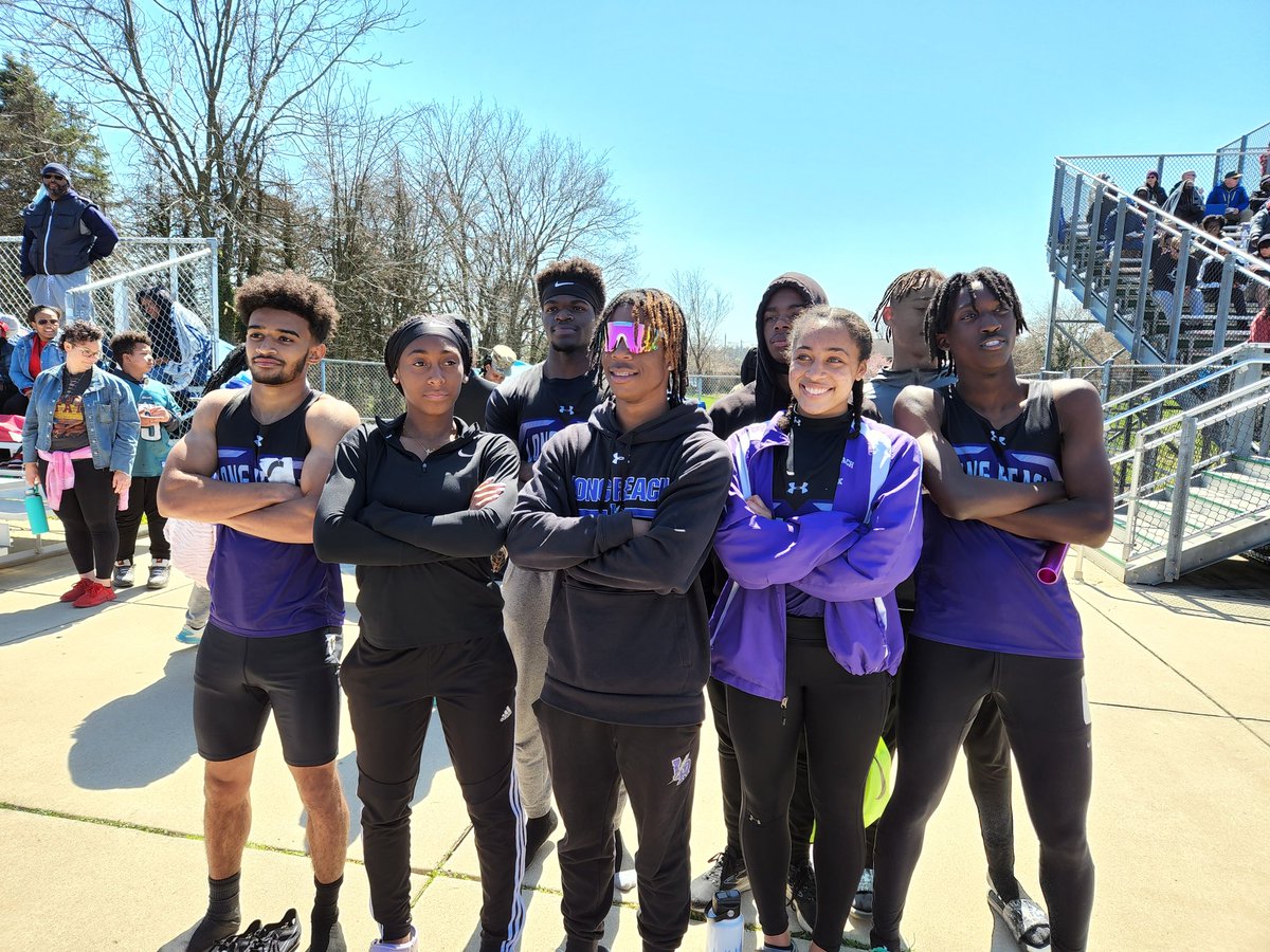LRHStrack's tweet photo. Sprint team took home silver in girls' 4x200, we had 3 finalists in the 100, and 5th place in boys' 4x200. https://t.co/GNpKCC7Ahe