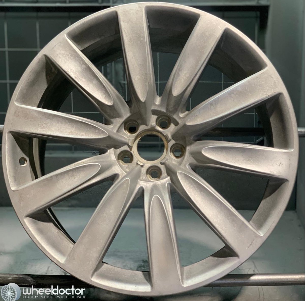 WheelDoctorPDX's tweet photo. Stripped 👉🏻 Polished Aluminum Bentley Wheels 🥵  
.
.
.
.
#stripped #polish #powdercoat #wheels #rims #perfectfinish #inhouse #bentley #wheeldoctor #wheelspcialist #pdx https://t.co/CZo4wkJH94