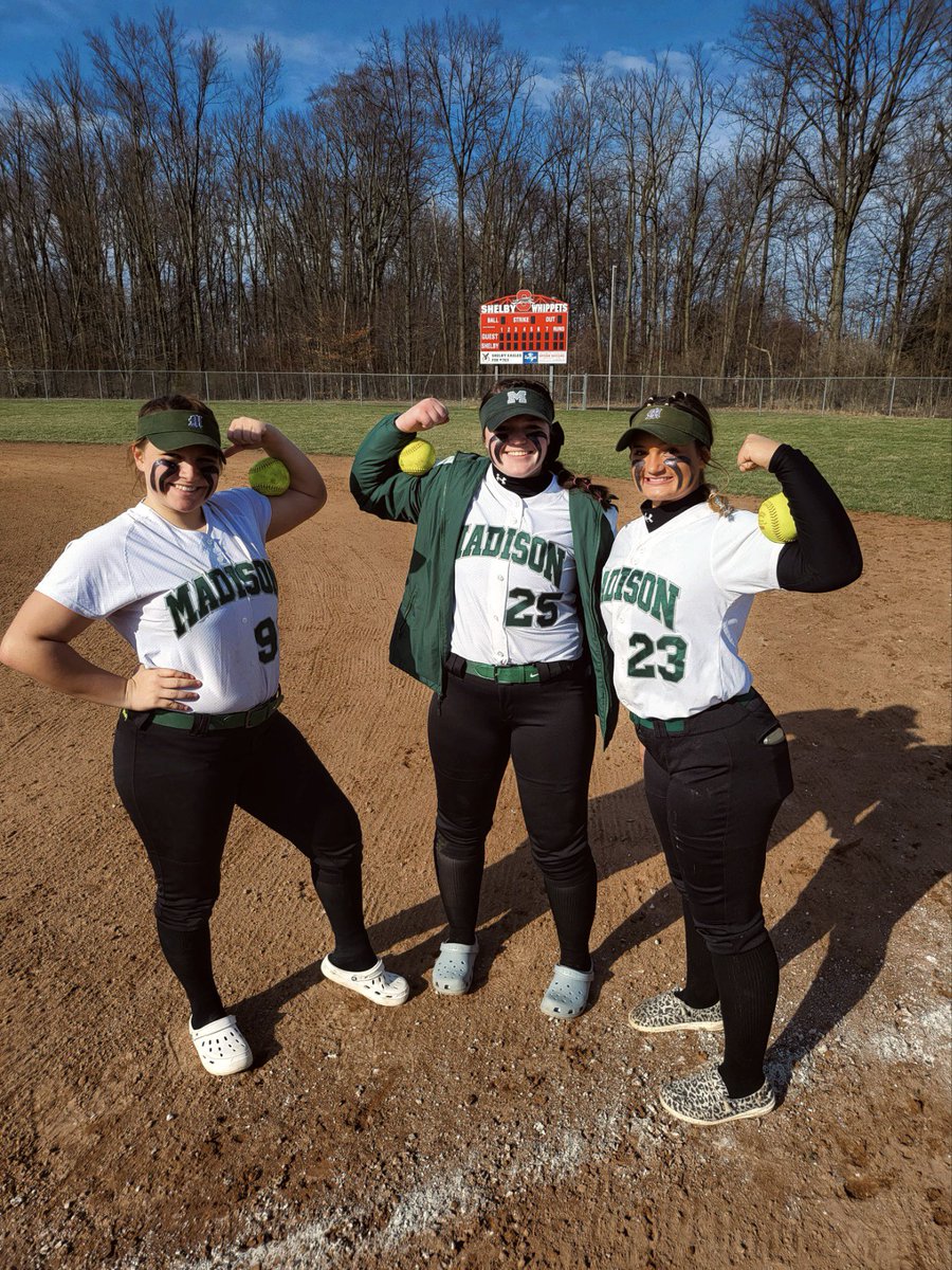 Clean sweep today with 3 home runs during our double header, great way to start the season!💚🐏