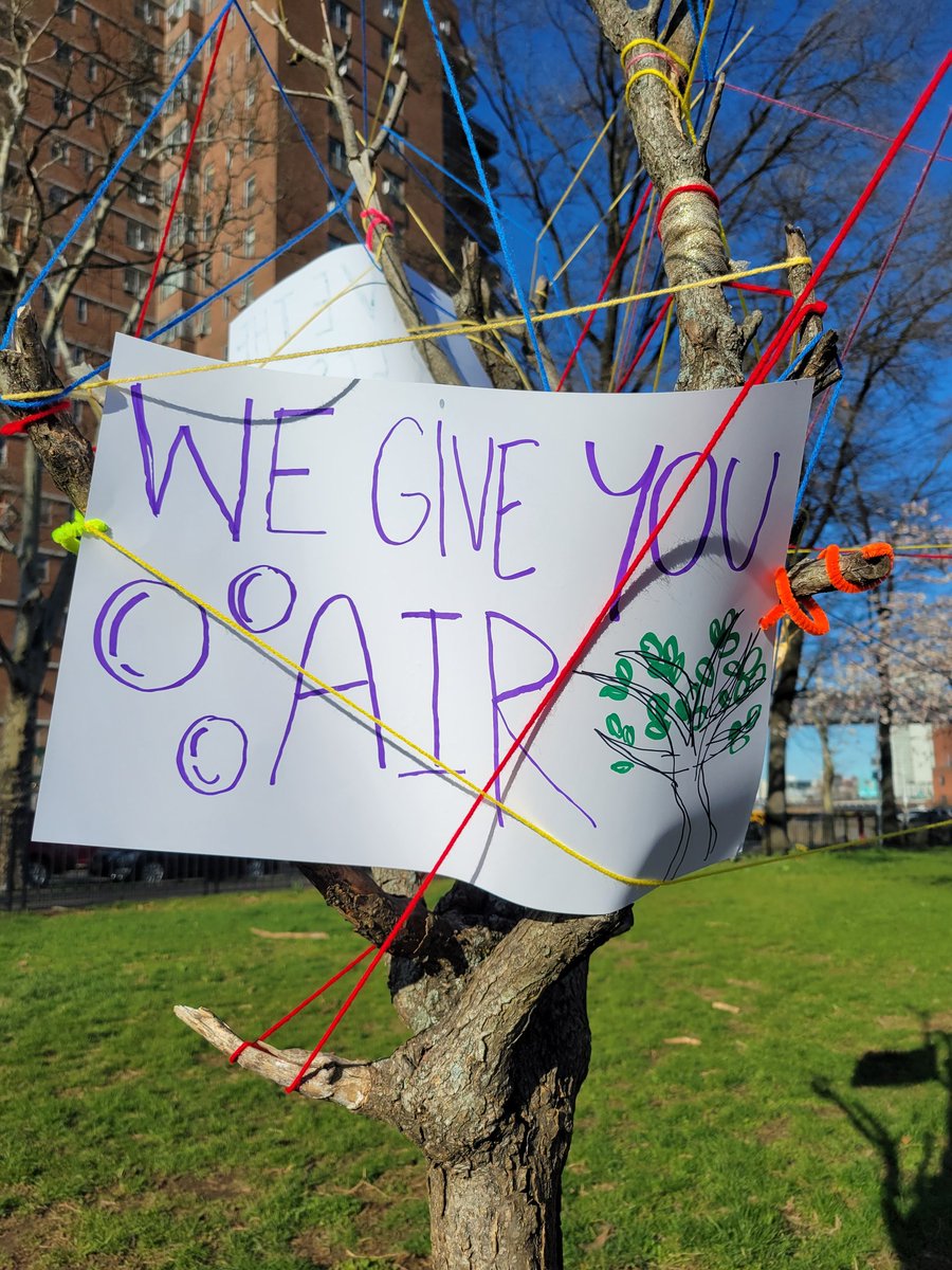 GrandStreetDems's tweet photo. On Monday, April 4th,  these beautiful, blossoming trees will be cut down so that construction trucks can access the Corlears footbridge. There is a wide path on the other side of the bridge. Seems unnecessary @1000treesNYC #onemilliontrees @MarkLevineNYC @ChrisMarteNYC @NYCMayor https://t.co/tToKxP8bDs