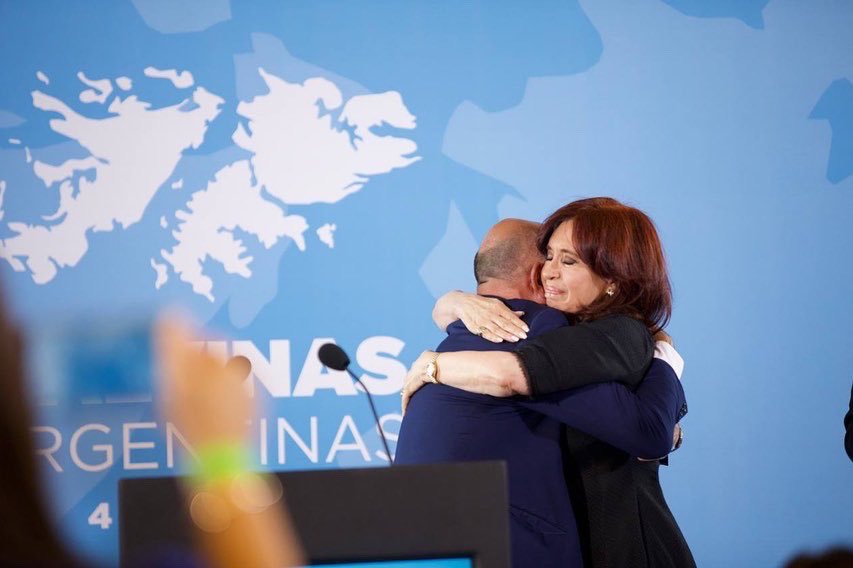 Los combatientes de Malvinas, fueron finalmente junto a las Madres los que parieron la democracia y fue Malvinas la que terminó y puso punto final a la historia del partido militar en la Argentina. #MalvinasArgentinas 🇦🇷