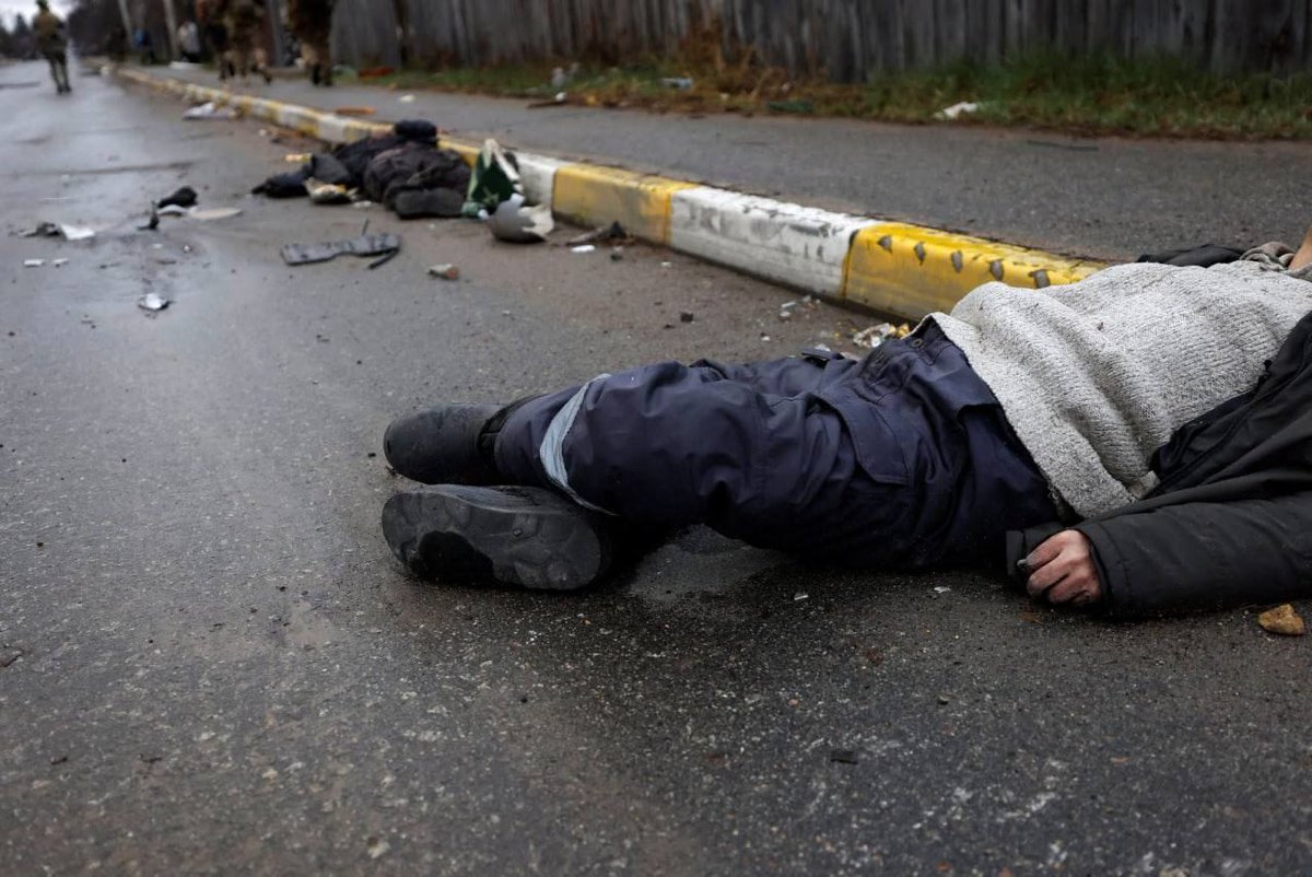 nexta_tv's tweet photo. More and more bodies of civilians murdered by the occupiers are found in the liberated suburbs of #Kyiv. 

The whole world must see the atrocities of the invaders. https://t.co/cIzpTKbm5R