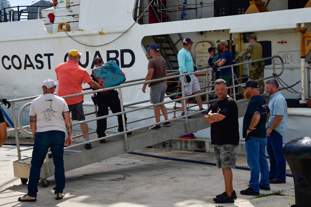 USCGSoutheast's tweet photo. #DrugOffload @USCG Cutter Dauntless’ crew offloaded more than $243 million in illegal narcotics at #USCG Base Miami Beach, Friday. Dauntless’ crew seized approximately 8,500 pounds of cocaine and apprehended 13 suspected drug smugglers.
More here https://t.co/DZgvEJTCQ0 https://t.co/3YAwyEDAhz