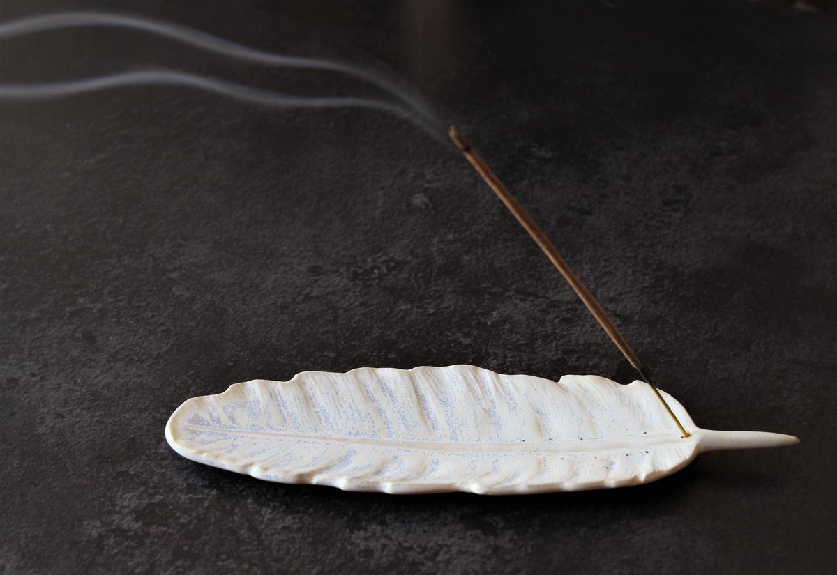 T_decor's tweet photo. Enciende un incienso y conecta con los aromas, tus emociones y con un estado de paz. #portaincienso en #ceramica #altatemperatura https://t.co/8E8zfhubY1