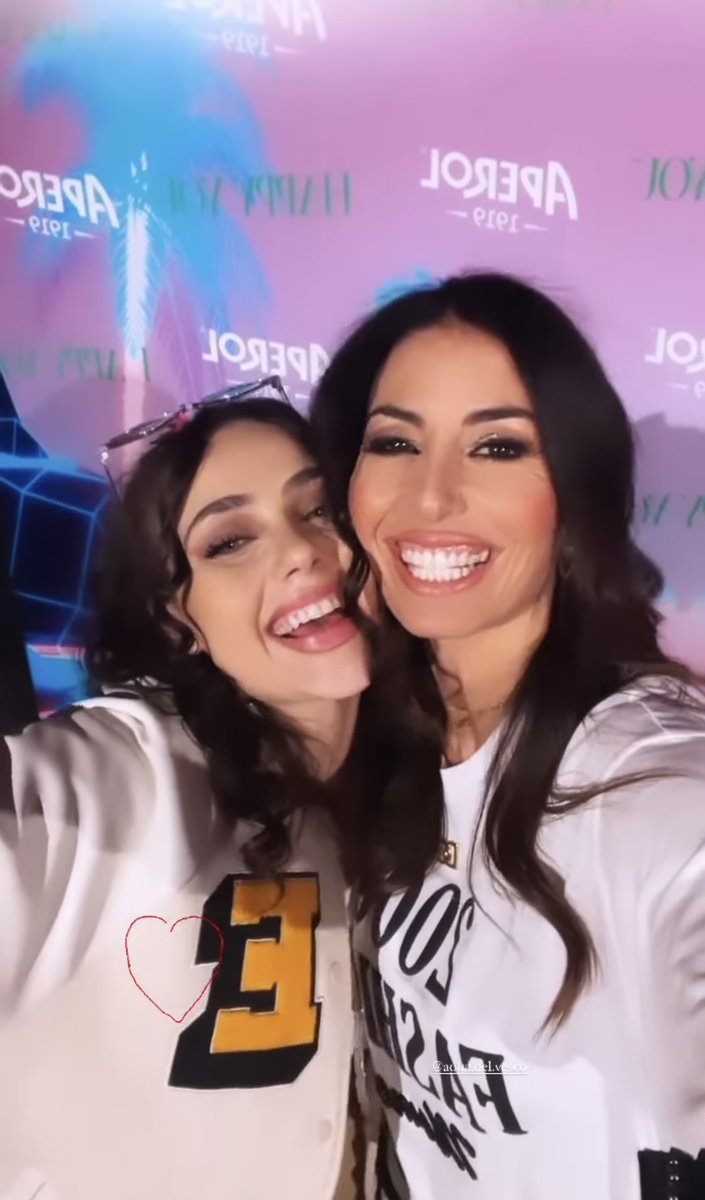 eliseiunicaa's tweet photo. sono letteralmente innamorata.💙
#eligreg #rosalinda #zengavo #sovip #oppini #gregorando #crocc #tzvip #tzturn27 https://t.co/djnyJfvfaM