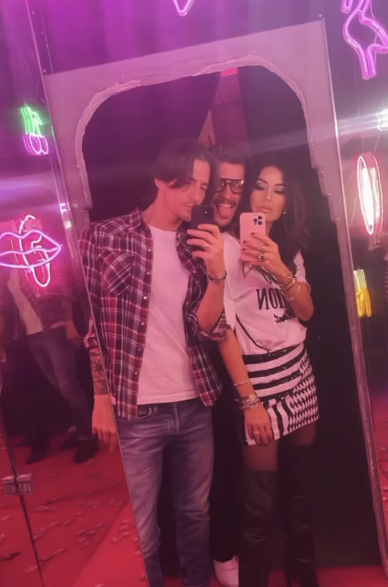 eliseiunicaa's tweet photo. sono letteralmente innamorata.💙
#eligreg #rosalinda #zengavo #sovip #oppini #gregorando #crocc #tzvip #tzturn27 https://t.co/djnyJfvfaM