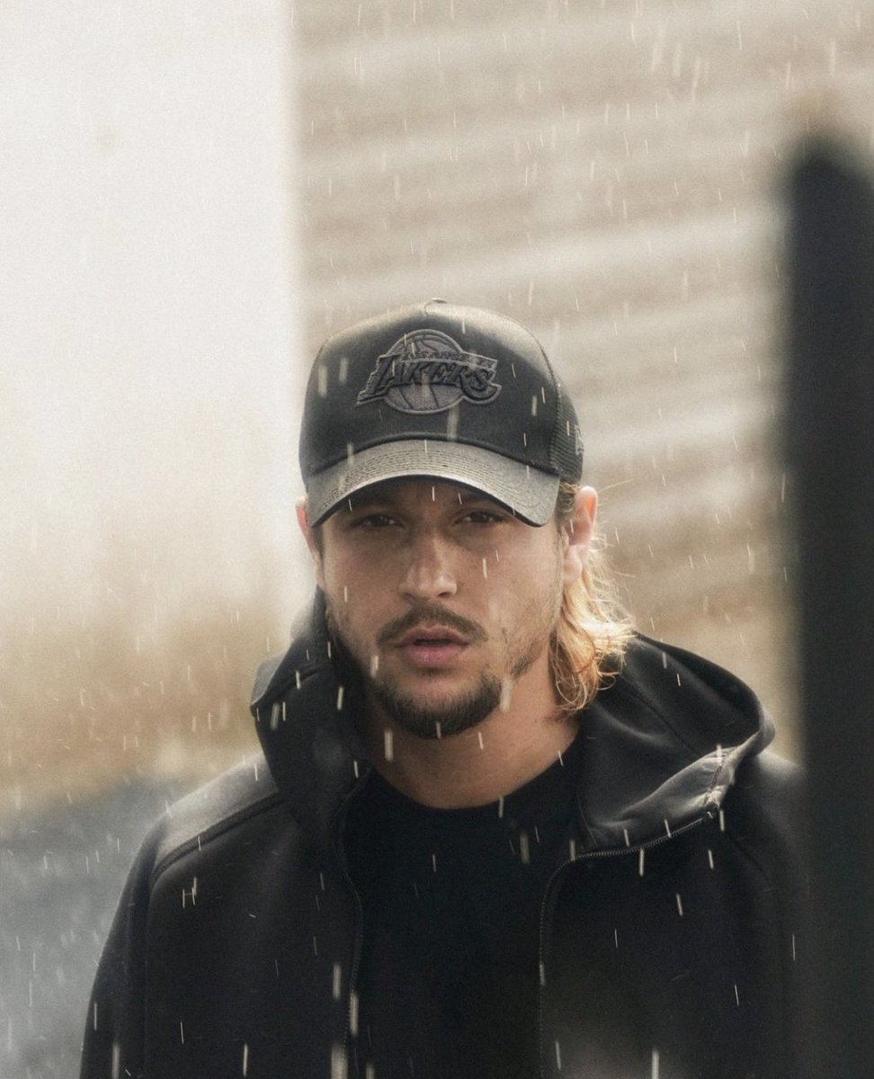 ShadesFrance's tweet photo. 🎈 Joyeux anniversaire à Nekfeu qui fête ses 32 ans aujourd’hui.

L’homme aux 3 albums, 3 disques de diamant. 💎 

On attend le retour avec impatience… https://t.co/MFraX4y9ms