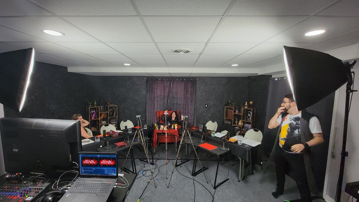 KP11Studios's tweet photo. Something be happening here 🤔💖
Why's does it looked like I'm on the @atlbynight crew's set!?!?

#vamily #Vampirethemasquerade  #anarch https://t.co/cQebYhukuv