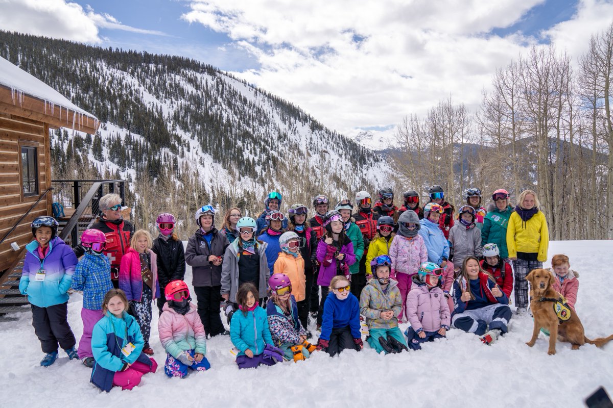 beavercreekmtn's tweet photo. We were thrilled to have @GSColo here today for a fun and engaging experience skiing and snowboarding. Special guests included Beaver Creek COO Nadia Guerriero, Director of Patrol Addy McCord, Kai Owens and Willy the Mountain Safety Dog! https://t.co/8puTVeguya