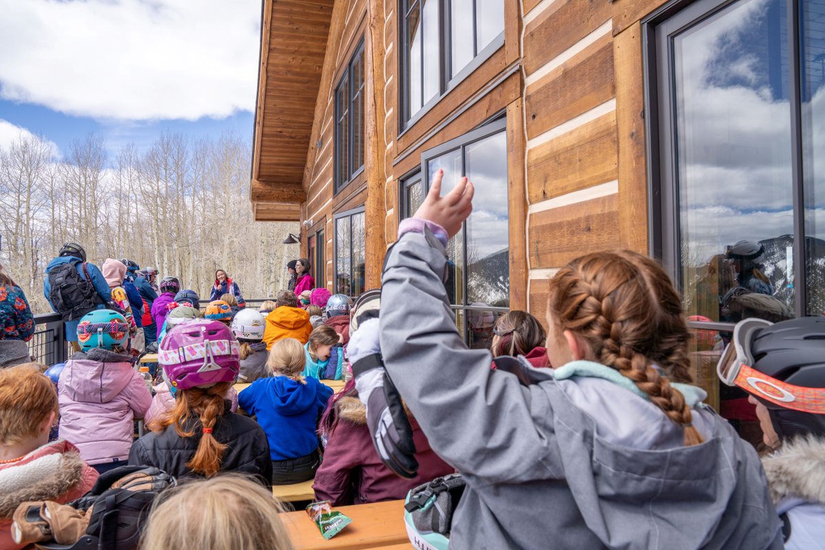 beavercreekmtn's tweet photo. We were thrilled to have @GSColo here today for a fun and engaging experience skiing and snowboarding. Special guests included Beaver Creek COO Nadia Guerriero, Director of Patrol Addy McCord, Kai Owens and Willy the Mountain Safety Dog! https://t.co/8puTVeguya