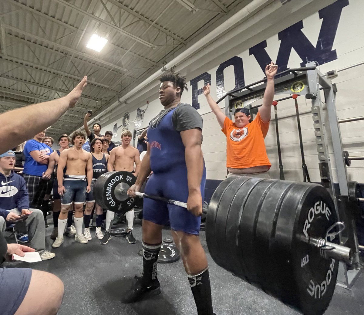 BIG day in Glenview at the Titan Regional. <a href="/rosen_gabe/">Gabe Rosen</a> of <a href="/ETHSports/">Evanston Athletics</a> with a MASSIVE total in today’s #powerlifting meet. 
—
This 6’6” 335lb lineman should be on the radar for #college coaches all over the country💪