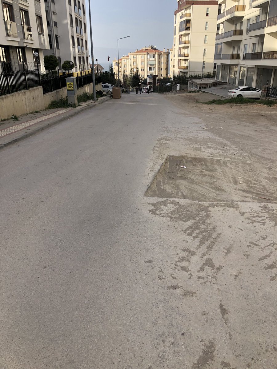 goqooo's tweet photo. Şu yolu ne zaman düzeltmeyi düşünüyorsunuz? 30cm derinliğinde çukur var 1 senedir düzeltilmedi..
@BBBDestek @bursabuyuksehir @MudanyaBel https://t.co/jeAnU7hX9m