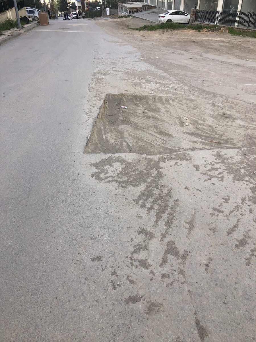 goqooo's tweet photo. Şu yolu ne zaman düzeltmeyi düşünüyorsunuz? 30cm derinliğinde çukur var 1 senedir düzeltilmedi..
@BBBDestek @bursabuyuksehir @MudanyaBel https://t.co/jeAnU7hX9m