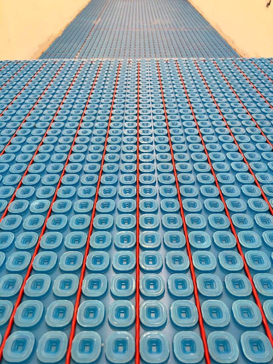 CocoTile's tweet image. 24x24 Heated Porcelain Tile Staircase - part 2 #cocotile