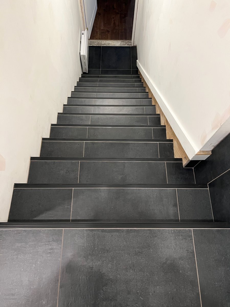 CocoTile's tweet image. 24x24 Heated Porcelain Tile Staircase - part 1 #cocotile