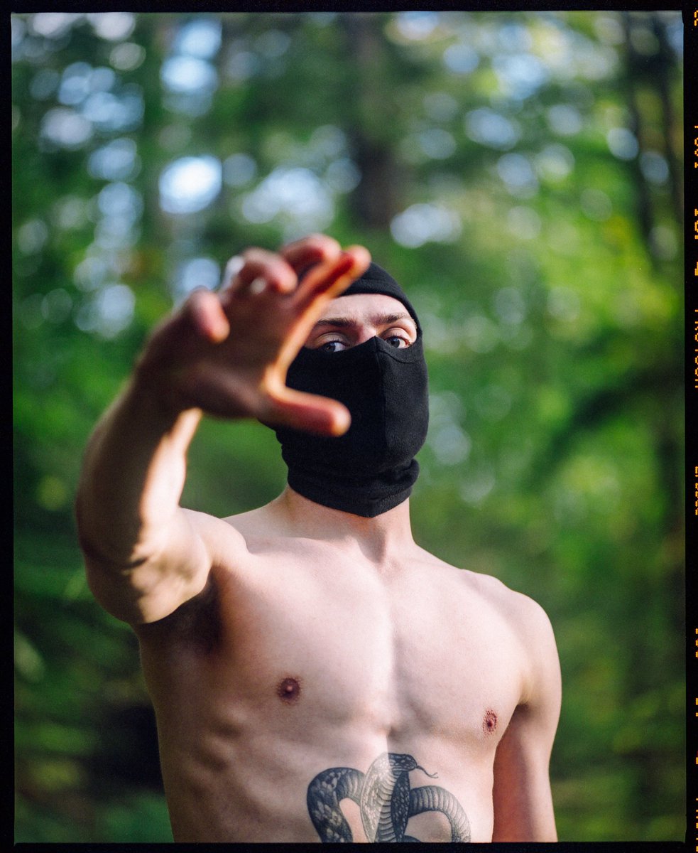 rdb_visuals's tweet image. -SERPENT IN THE WOODS-

Photographer: @rdb_visuals 
Model: Kaj Herft
Assistance: Sebastian