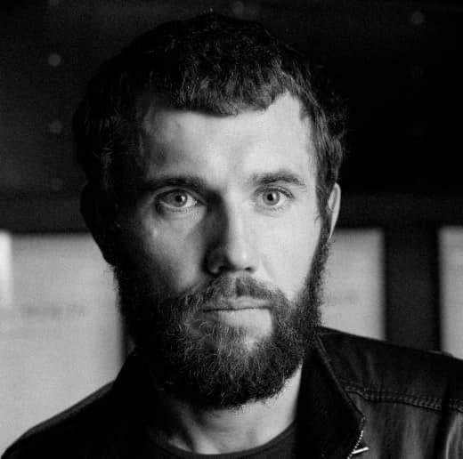 #Lithuanian documentary filmmaker Mantas Kvedaravičius was killed in #Mariupol, where he was documenting war atrocities of Russian troops
He had made awards winning documentaries on Chechnya, Mariupol &amp; other

#victims #RIP