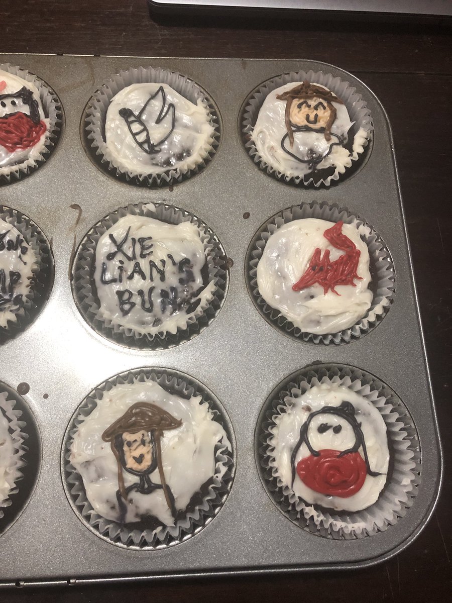 two_lilies's tweet photo. OMG MY BOYFRIEND MADE ME CUPCAKES BUT HE MADE THEM TGCF THEMED!! HE DECORATED THEM WITH LITTLE XIE LIANS AND HUA CHENGS 😭💘😭💘😭💘😭💘😭 https://t.co/qMeXfzBp2h